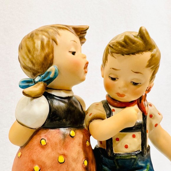 Goebel Hummel #412 "Bath Time" TMK6 (1990) - Picture 10 of 14